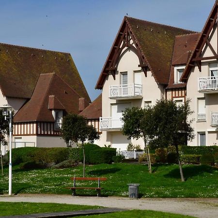 Appartement spacieux avec balcon - à 50m de la plage Courseulles-sur-Mer Exterior foto