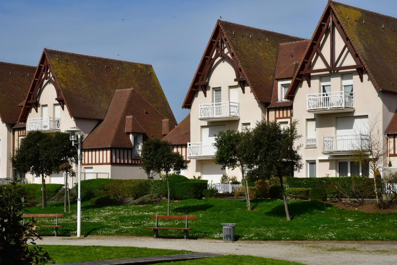 Appartement spacieux avec balcon - à 50m de la plage Courseulles-sur-Mer Exterior foto