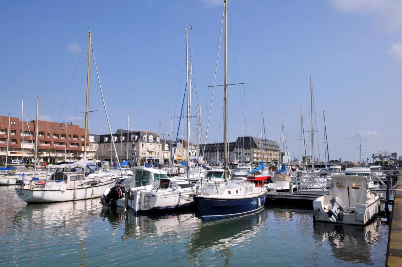 Appartement spacieux avec balcon - à 50m de la plage Courseulles-sur-Mer Exterior foto
